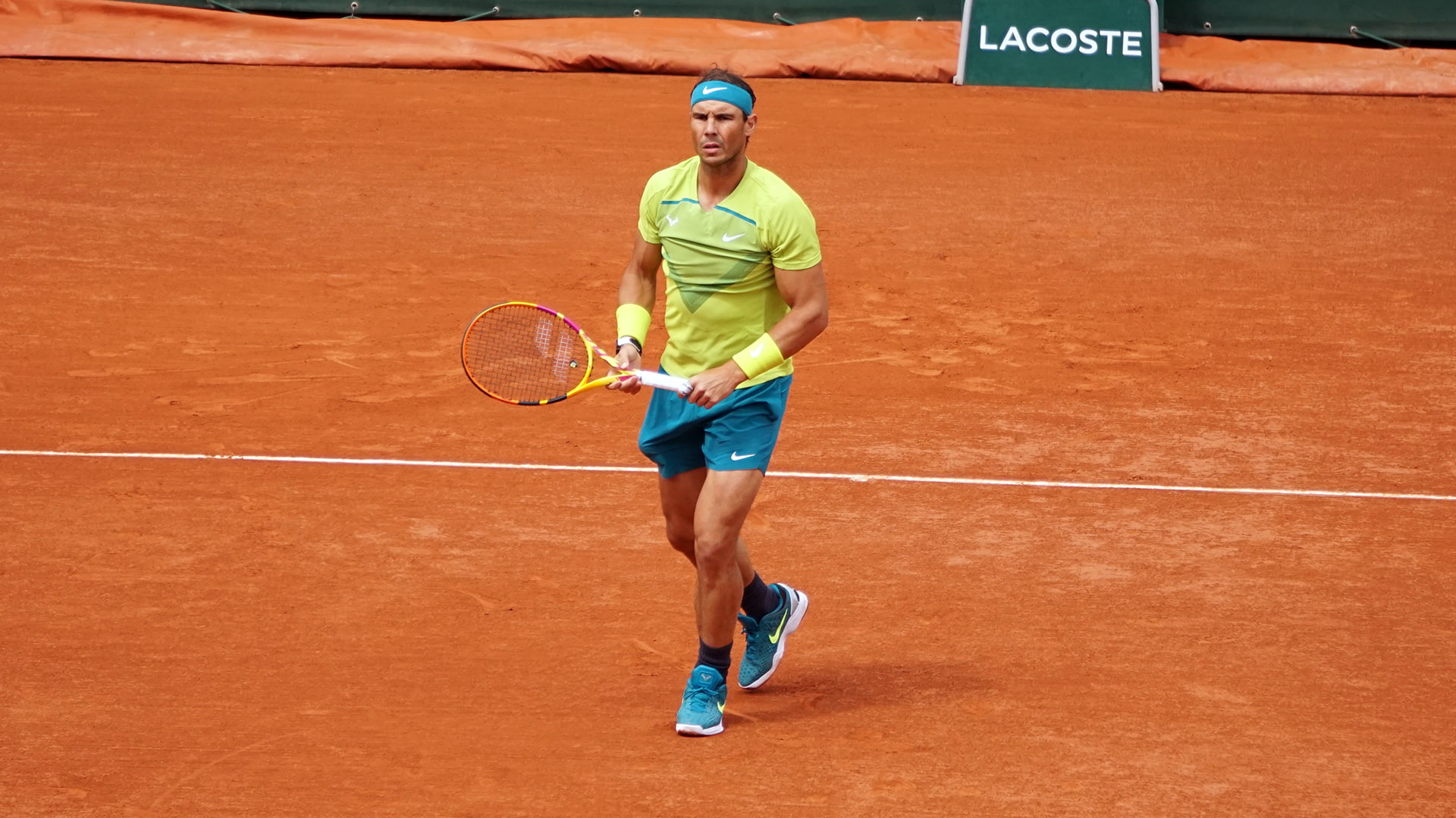 Rafael Nadal prepares at Roland Garros