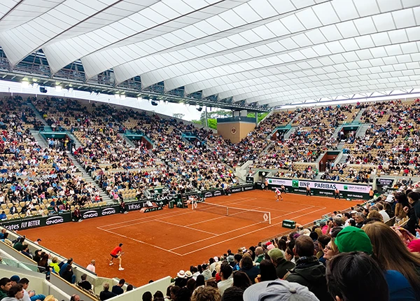 Court Suzanne Lenglen with the roof