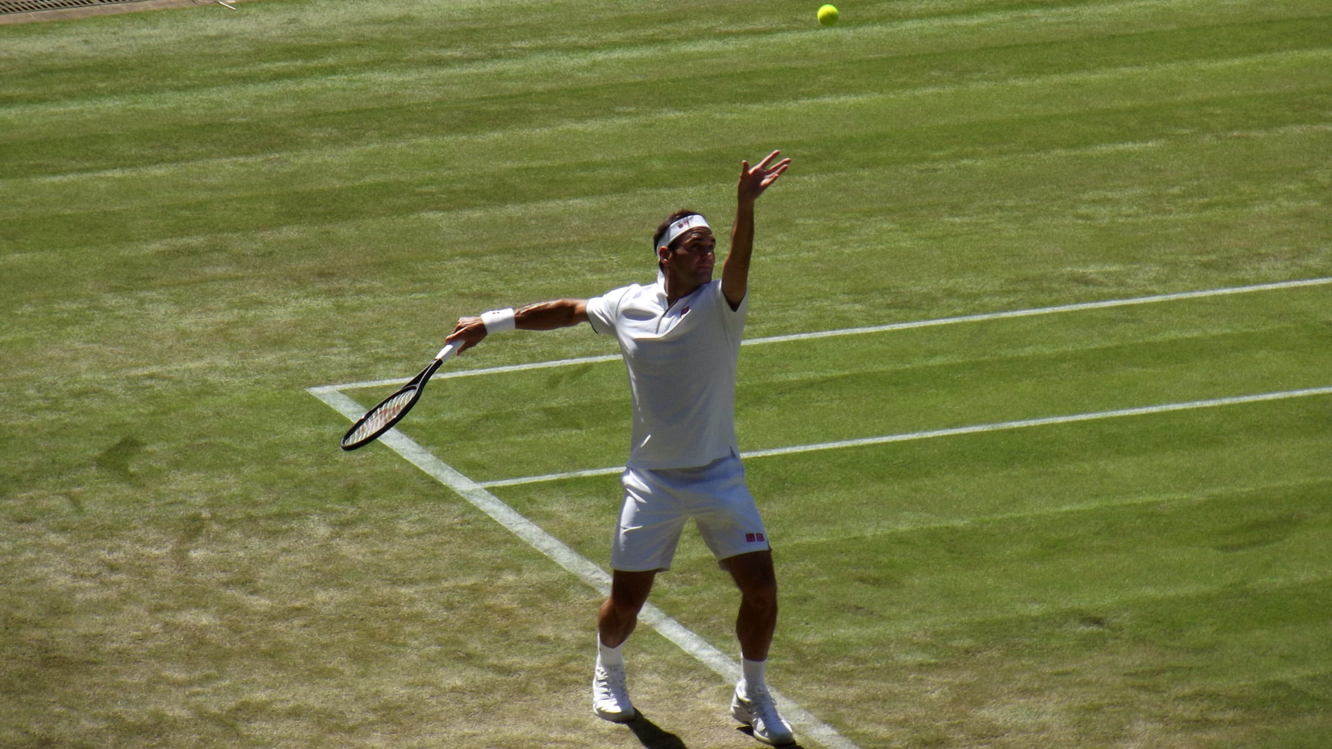 Roger Federer service motion