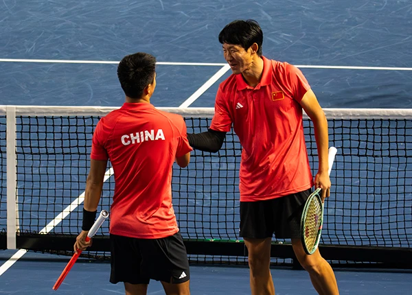 Chinese doubles players Jie Cui and Faijing Sun celebrate