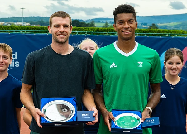 Michael Agwi with his trophy after the 2025 Irish Open final