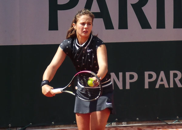Daria Kasatkina serving at Roland Garros 2019