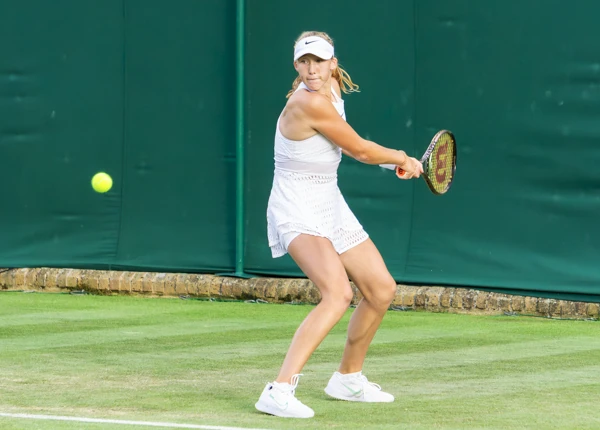 Mirra Andreeva strikes a backhand at Wimbledon